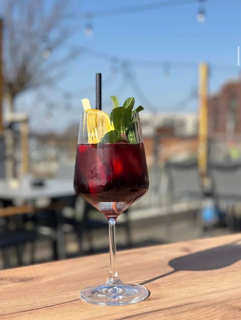 Filos Spritz auf der Terrasse